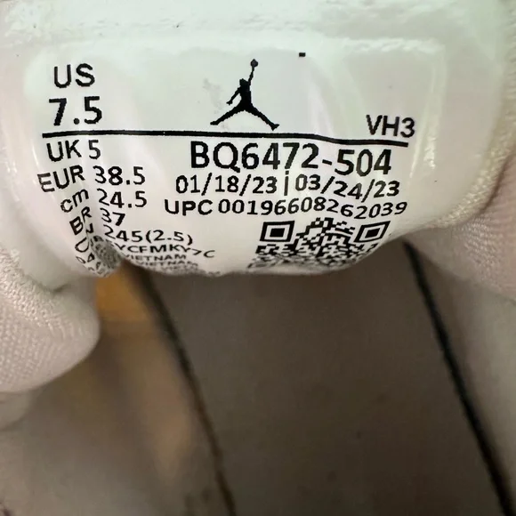 Air Jordan 1 Mid Purple Venom Women size 7.5 - Picture 10 of 11